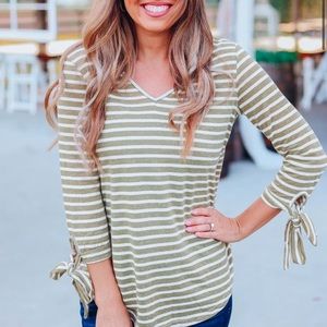 Elbow Length Green and White Striped Top 💚 Size Medium NWT